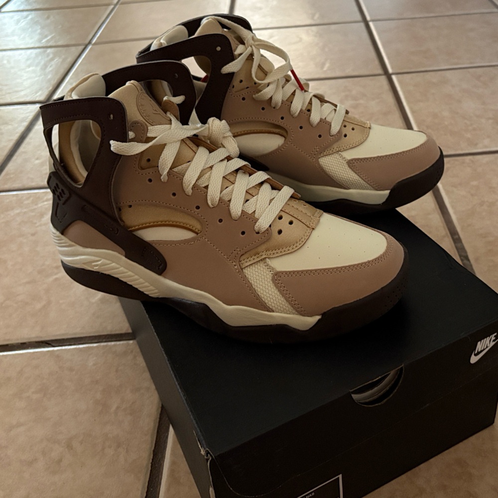 Nike Cream and Brown High-Top Sneakers - Picture 4 of 10